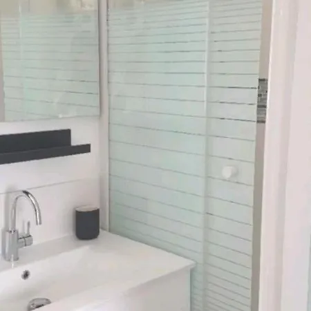 Joli Studio Refait A Neuf Dans Le Centre Ville De Aux Chartrons Apartment